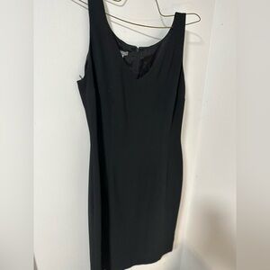 MAGGY LONDON - size 6 - little black dress